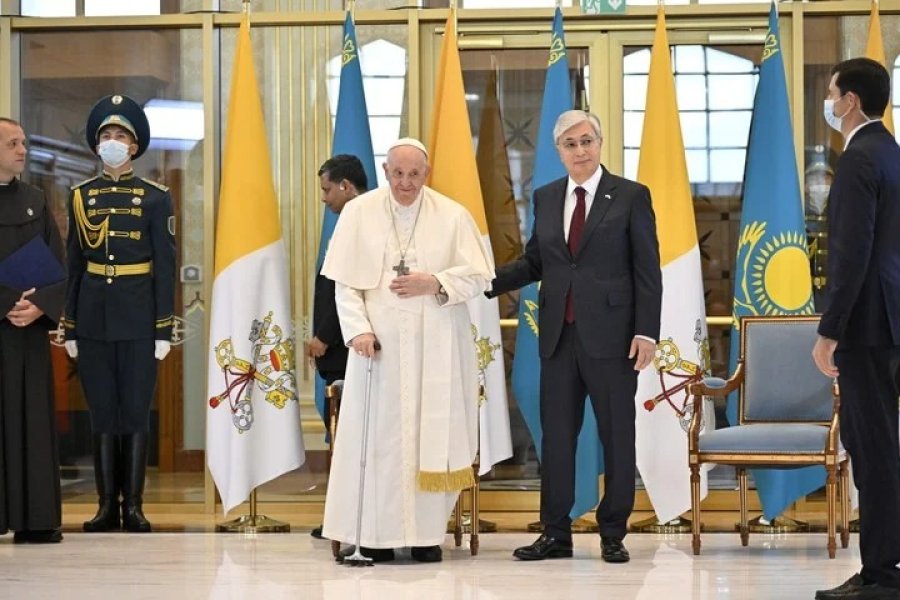 El Papa junto al presidente kazajo